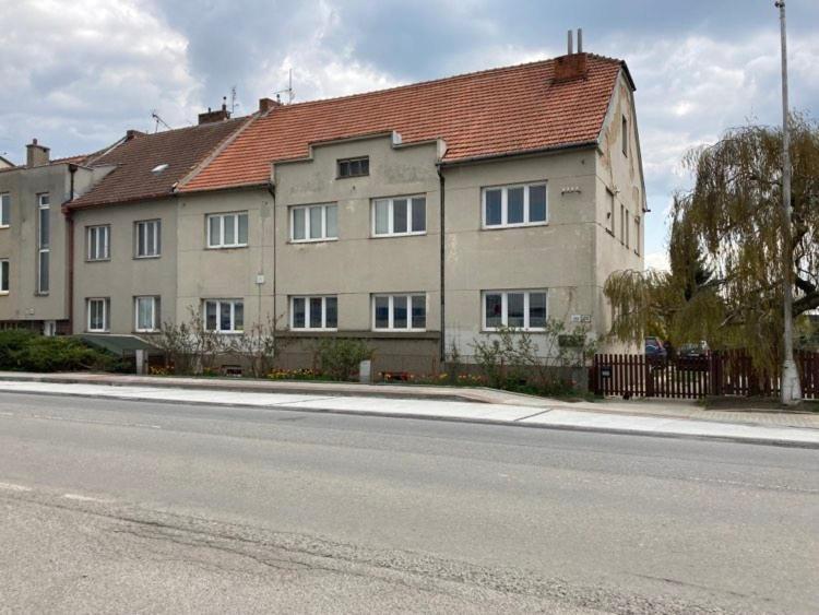 Apartment In The Garden Drzovice Exterior foto